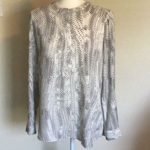 Apt 9 women shirt size medium zipper front